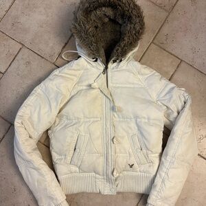 Vintage Y2k American Eagle Hollister cream and White Furlined Hood Jacket size M